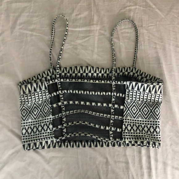 Black and white geometric crop top - Picture 2 of 2